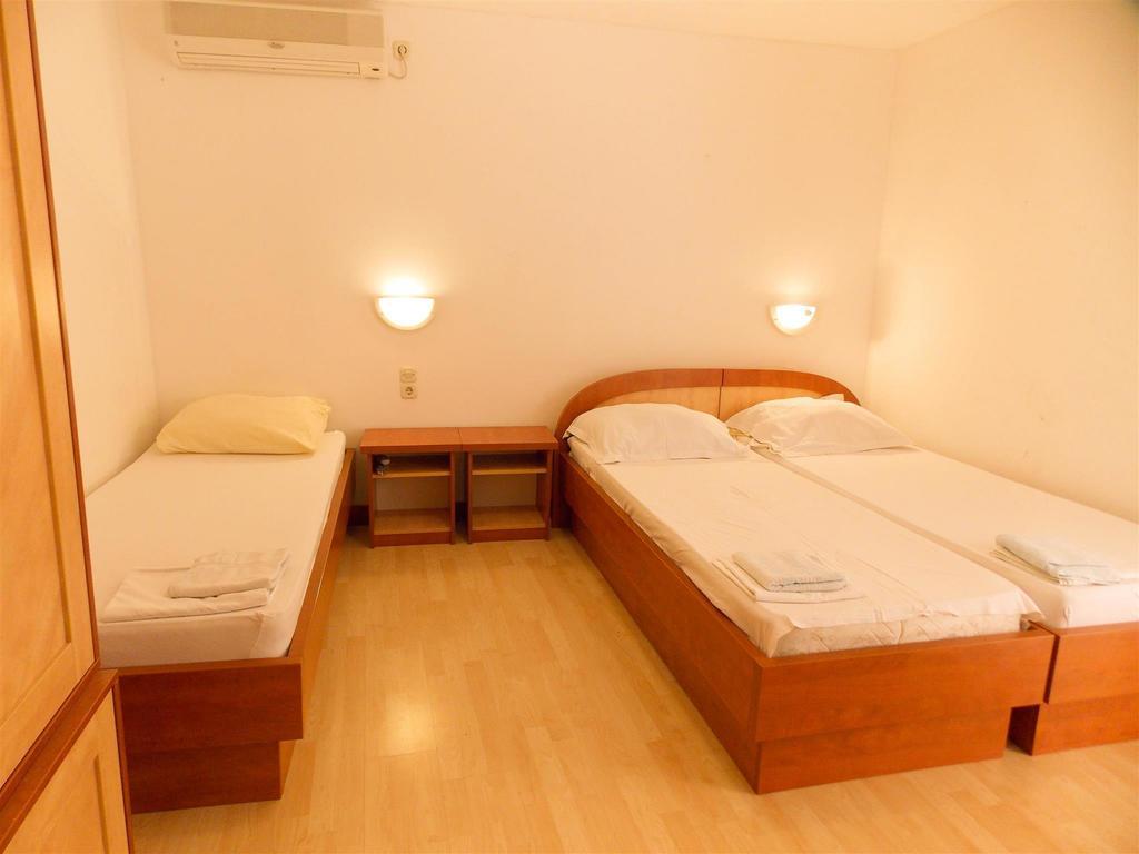 Apartments Frane (Adults Only) نوفاليا الغرفة الصورة