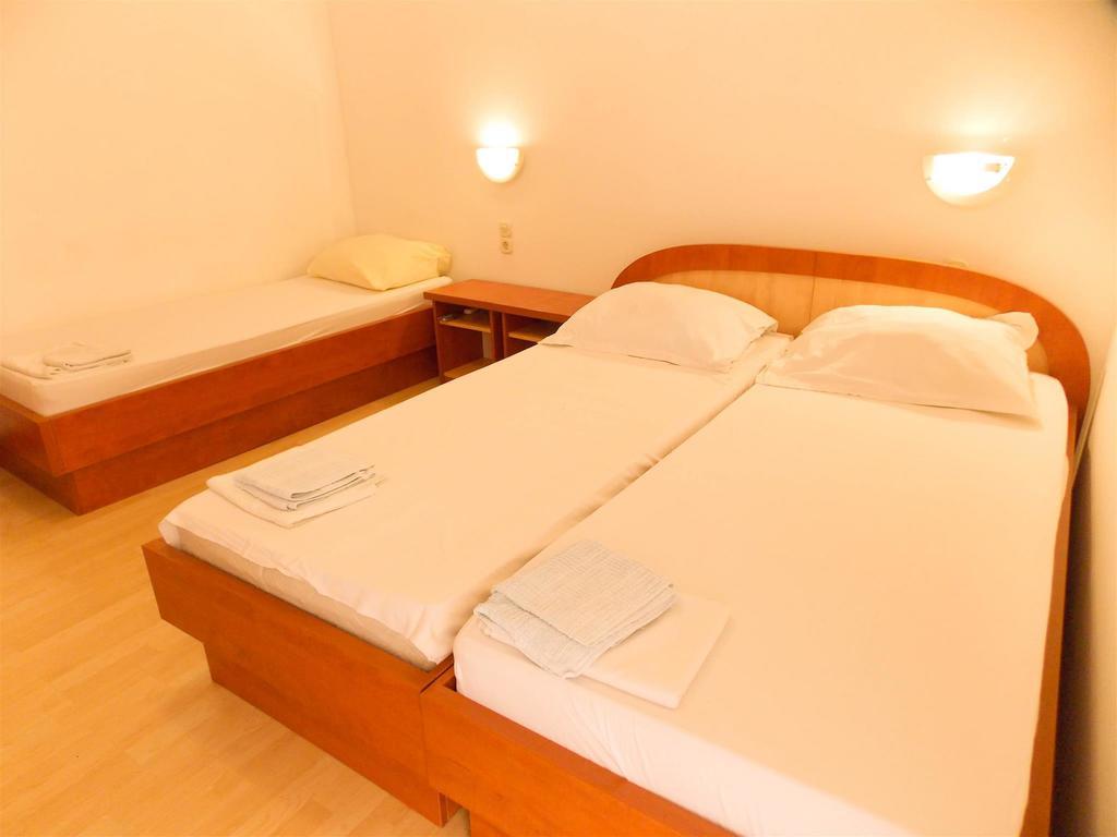 Apartments Frane (Adults Only) نوفاليا الغرفة الصورة
